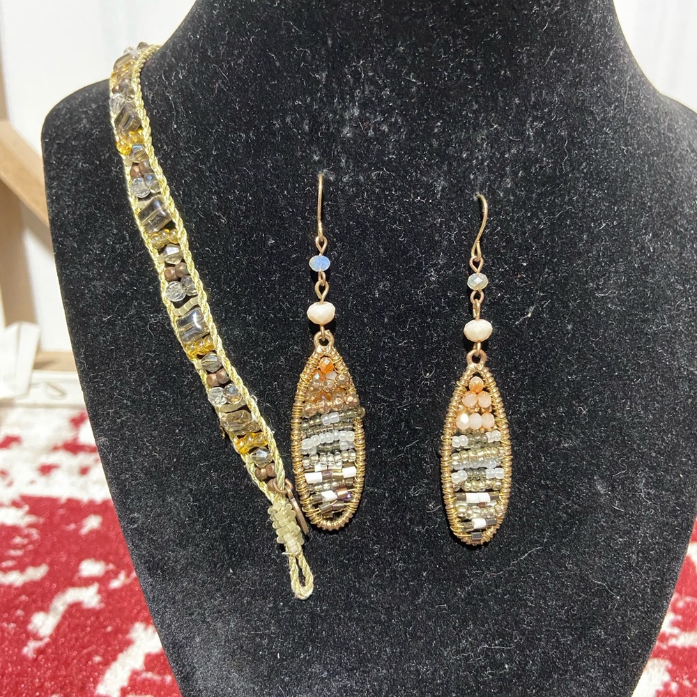 American Eagle Beaded String Bracelet and Unbranded Pierced Earrings